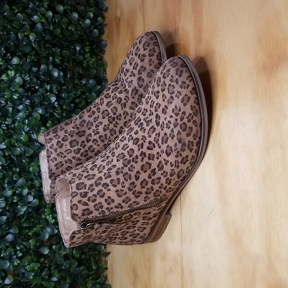 Cat & Jack Leopard Booties, Size: 4, Leopard Print